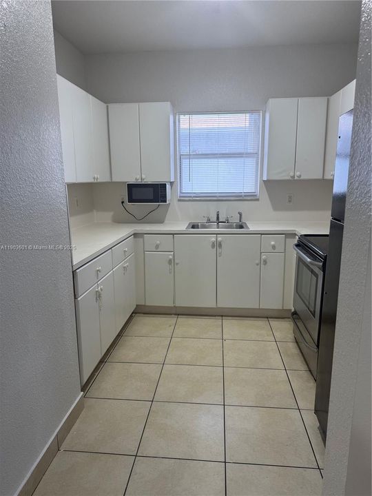 Recently Rented: $2,200 (2 beds, 1 baths, 4192 Square Feet)