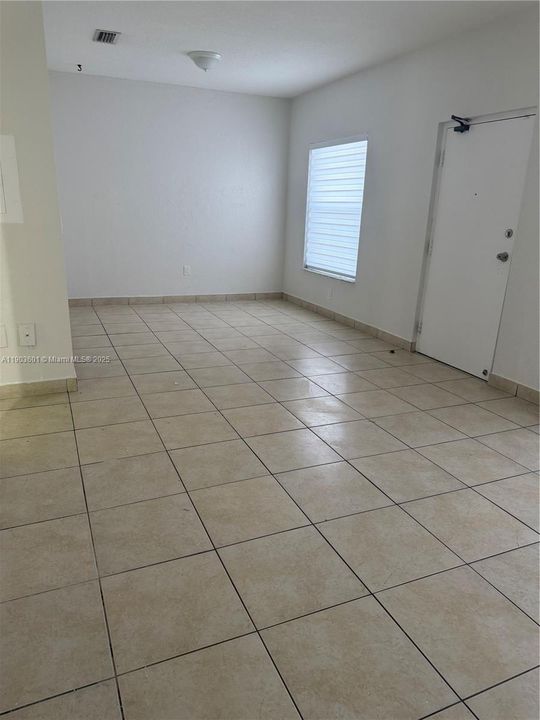 Recently Rented: $2,200 (2 beds, 1 baths, 4192 Square Feet)