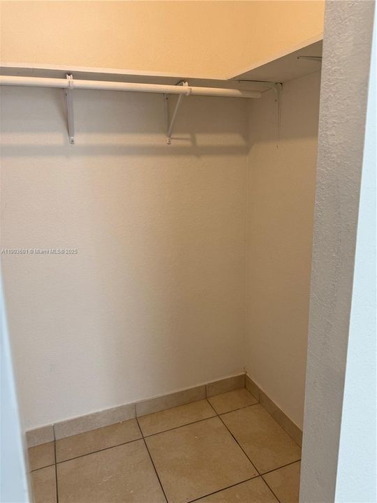 Recently Rented: $2,200 (2 beds, 1 baths, 4192 Square Feet)