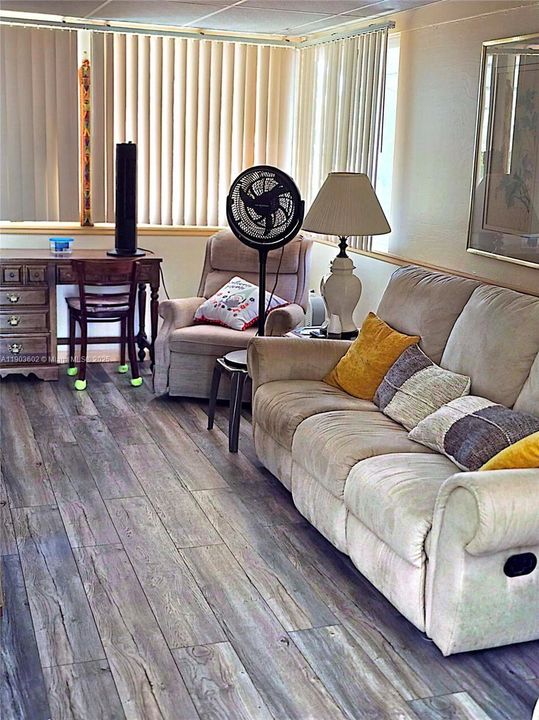 Active With Contract: $120,000 (2 beds, 2 baths, 732 Square Feet)