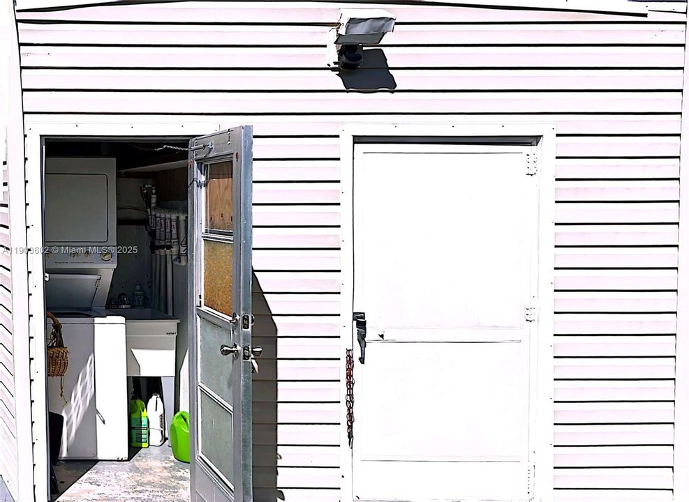 Active With Contract: $120,000 (2 beds, 2 baths, 732 Square Feet)