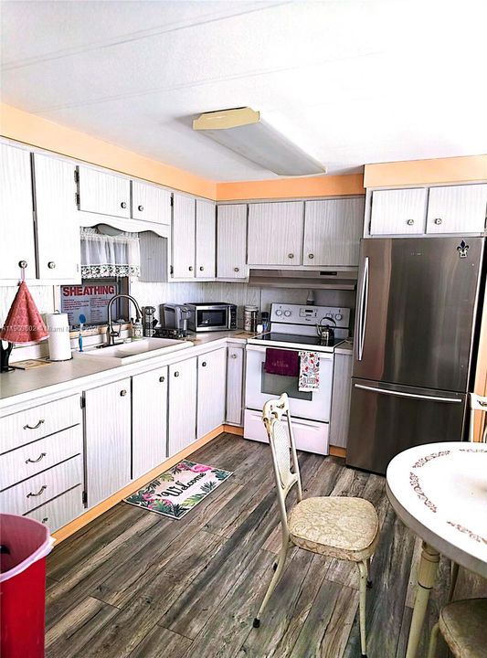 Active With Contract: $120,000 (2 beds, 2 baths, 732 Square Feet)