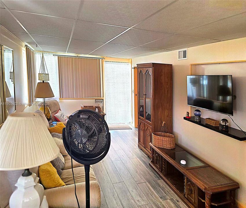 Active With Contract: $120,000 (2 beds, 2 baths, 732 Square Feet)