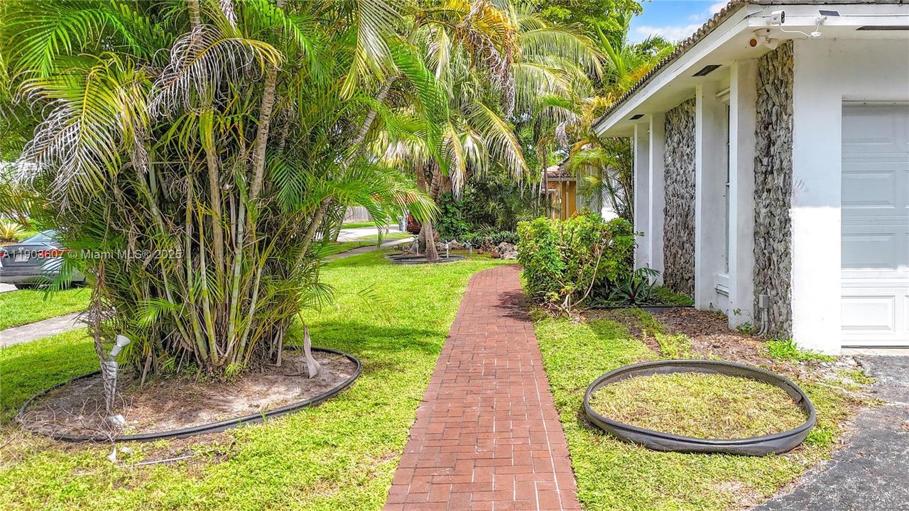 待售: $1,950,000 (6 贝兹, 3 浴室, 3203 平方英尺)