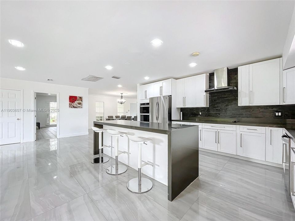 待售: $1,950,000 (6 贝兹, 3 浴室, 3203 平方英尺)