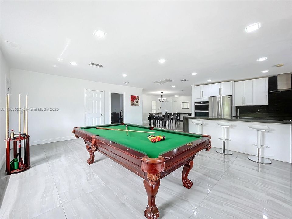 待售: $1,950,000 (6 贝兹, 3 浴室, 3203 平方英尺)