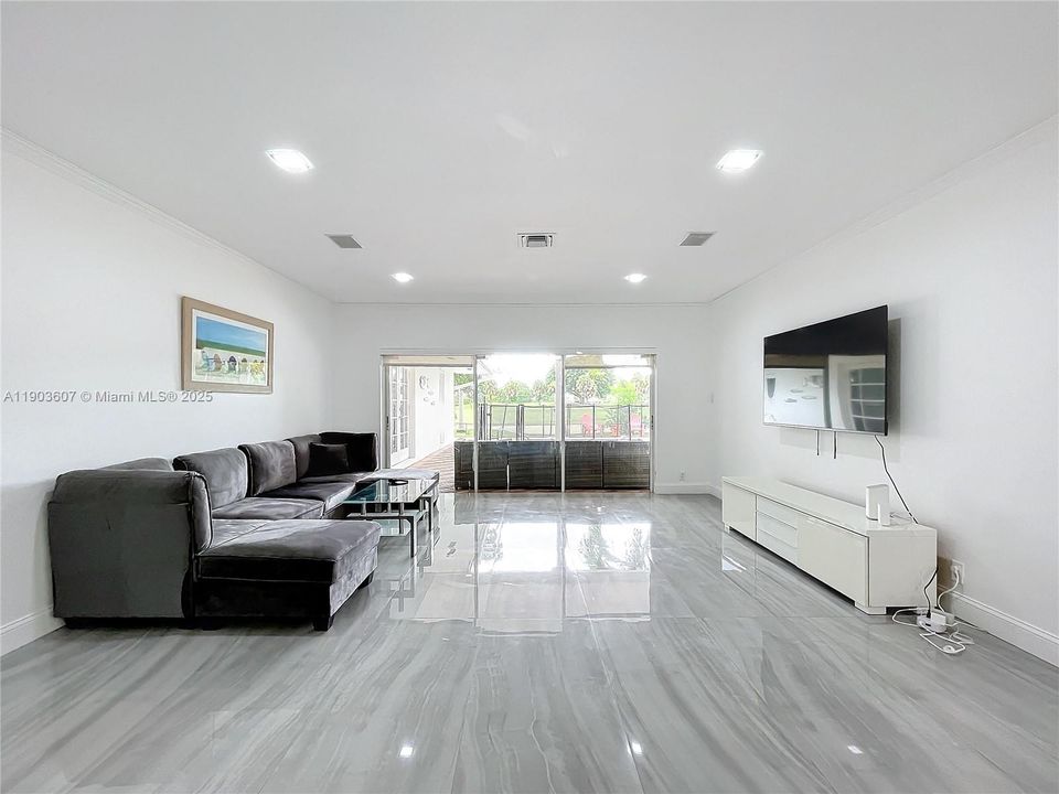 待售: $1,950,000 (6 贝兹, 3 浴室, 3203 平方英尺)