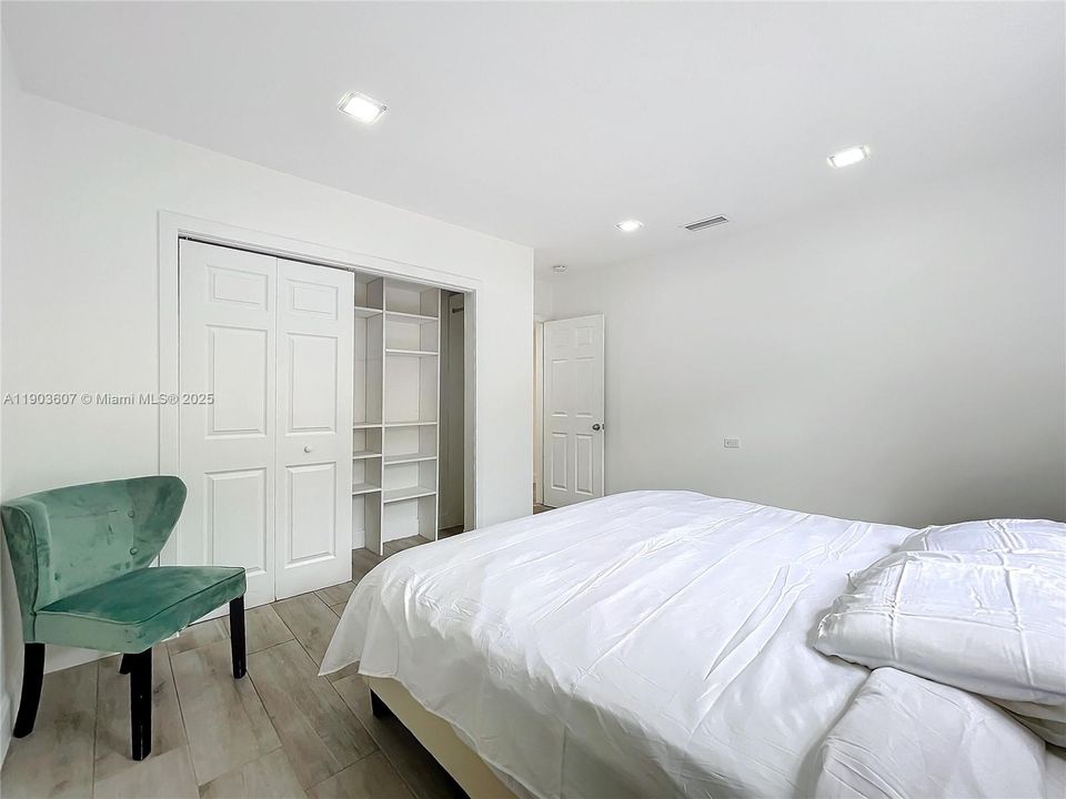 待售: $1,950,000 (6 贝兹, 3 浴室, 3203 平方英尺)