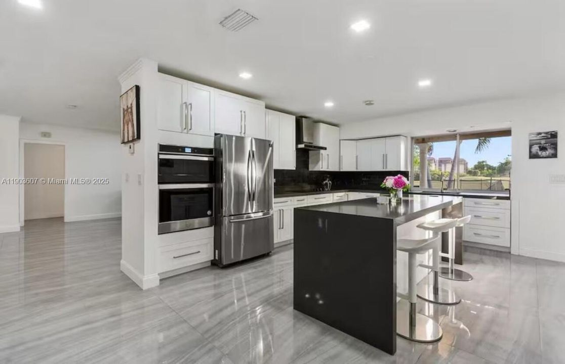 待售: $1,950,000 (6 贝兹, 3 浴室, 3203 平方英尺)