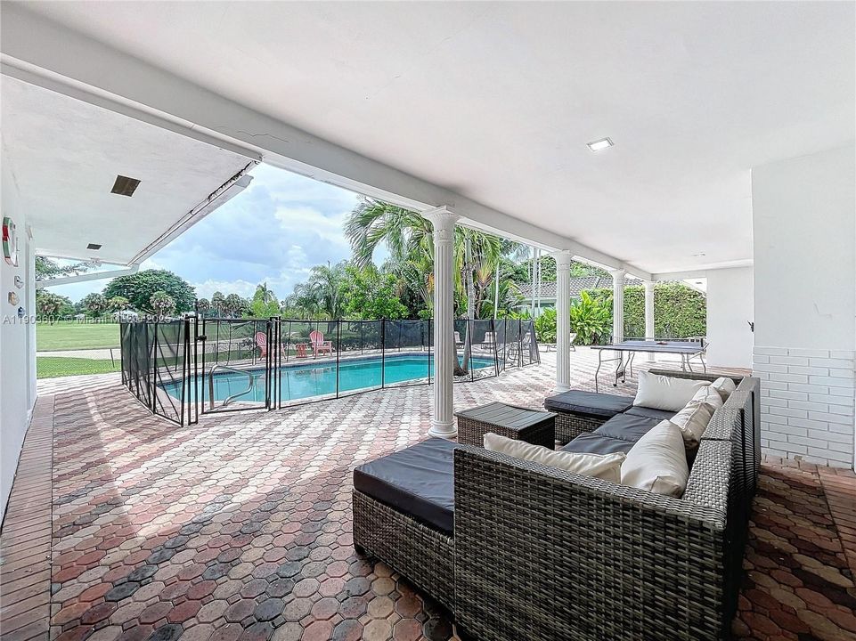 待售: $1,950,000 (6 贝兹, 3 浴室, 3203 平方英尺)