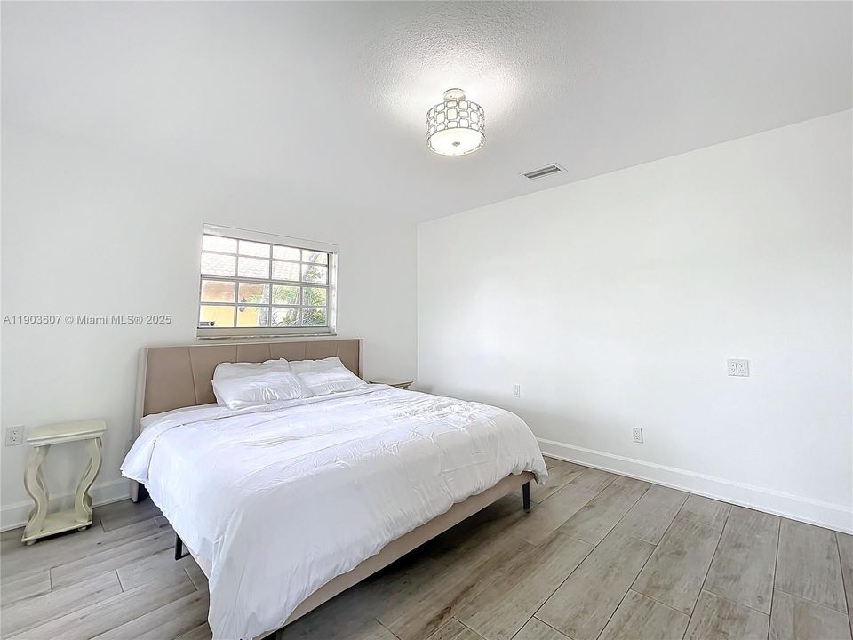 待售: $1,950,000 (6 贝兹, 3 浴室, 3203 平方英尺)