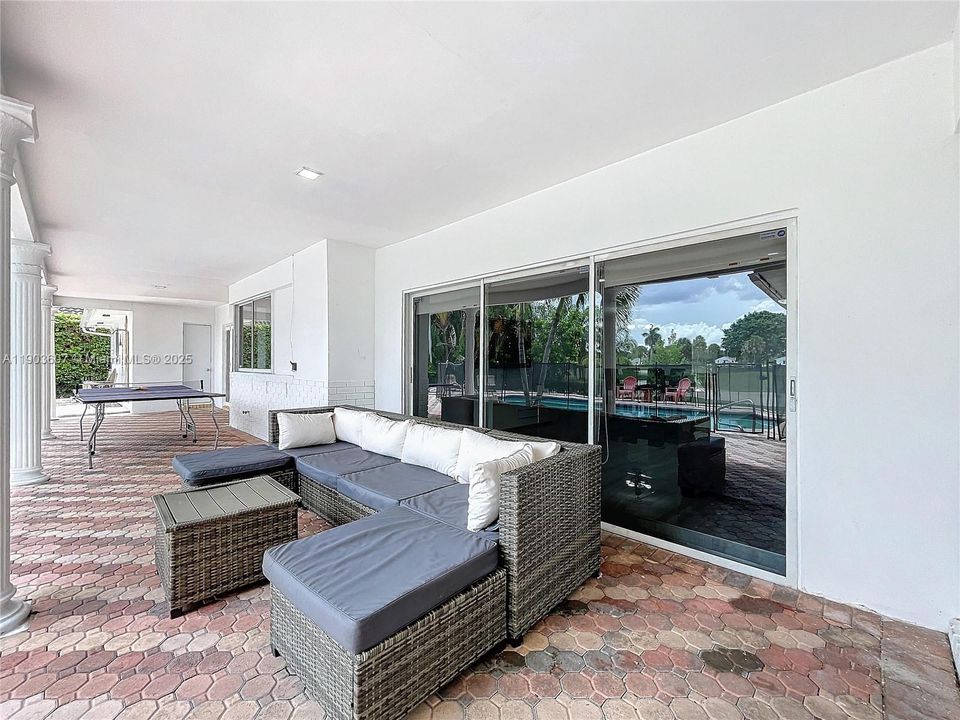 待售: $1,950,000 (6 贝兹, 3 浴室, 3203 平方英尺)