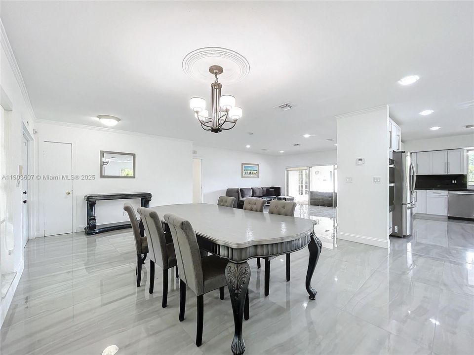 待售: $1,950,000 (6 贝兹, 3 浴室, 3203 平方英尺)