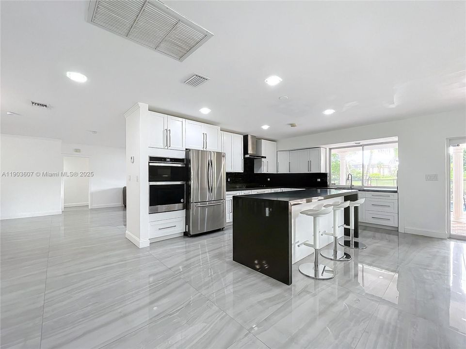 待售: $1,950,000 (6 贝兹, 3 浴室, 3203 平方英尺)