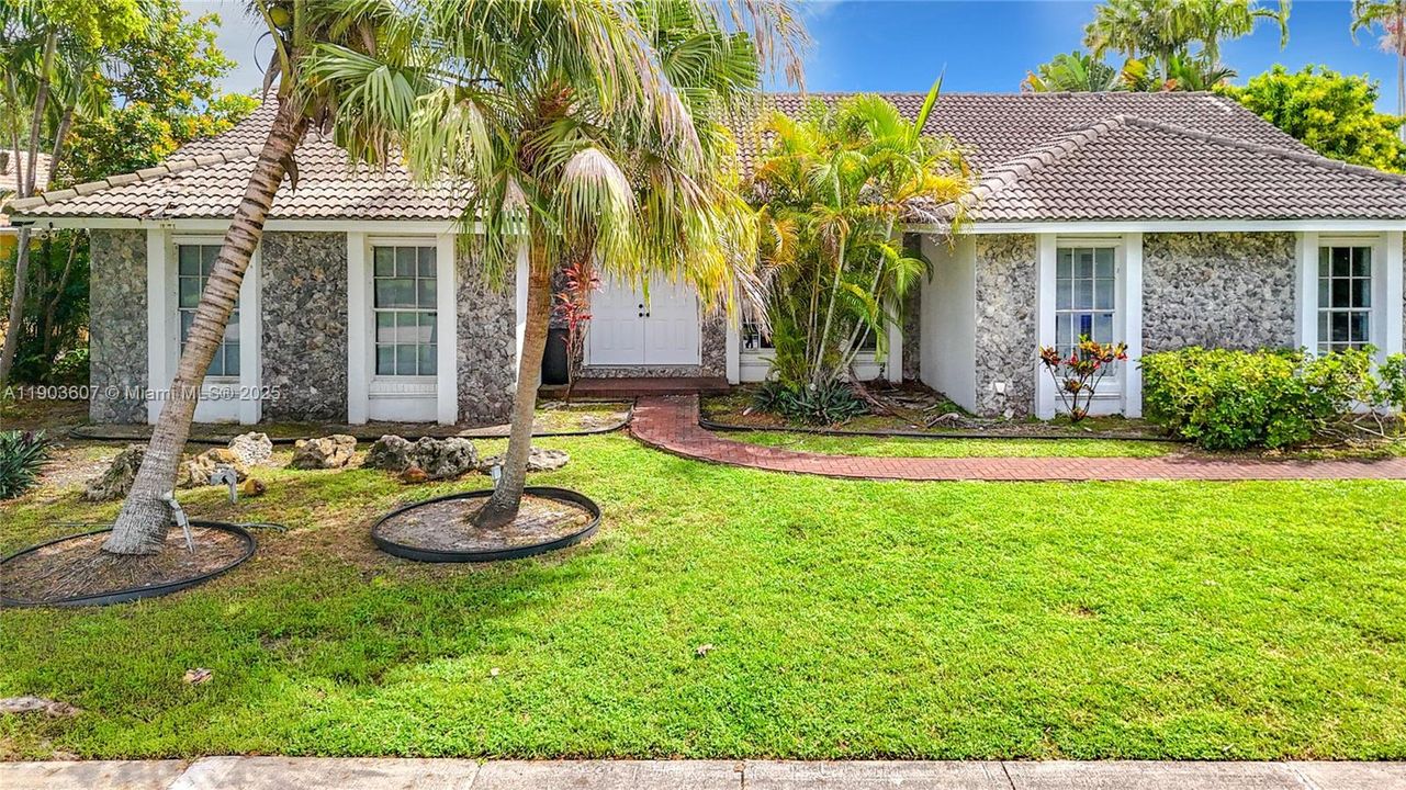 待售: $1,950,000 (6 贝兹, 3 浴室, 3203 平方英尺)