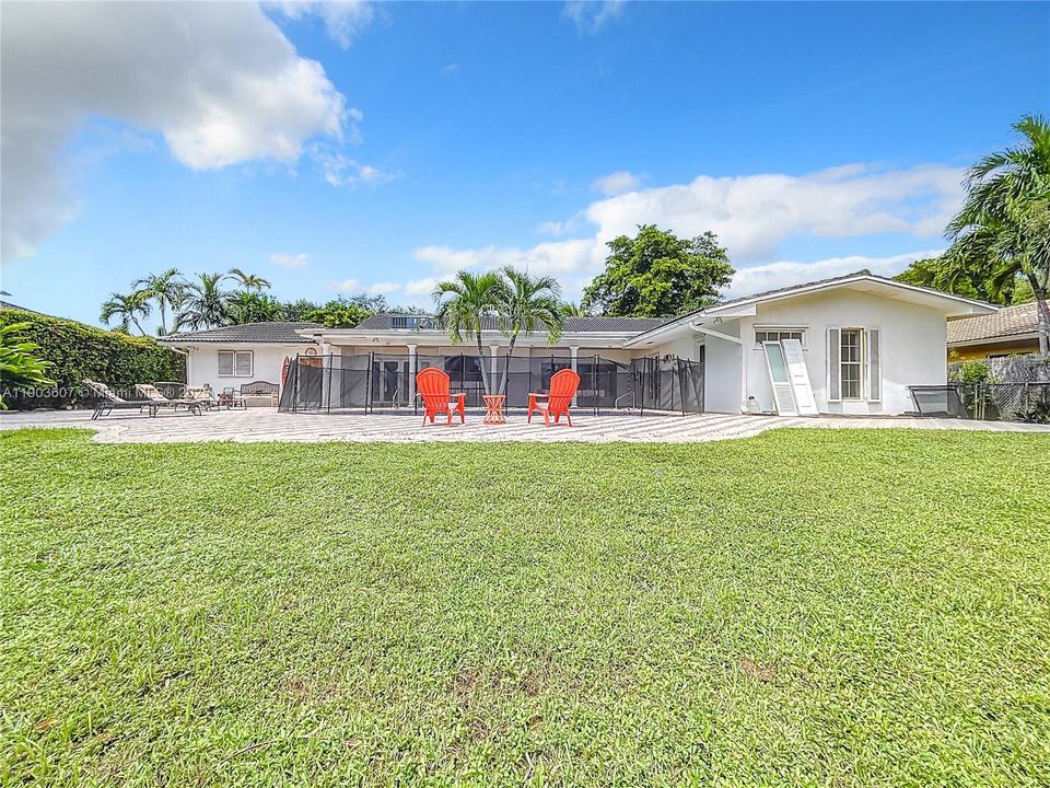 待售: $1,950,000 (6 贝兹, 3 浴室, 3203 平方英尺)