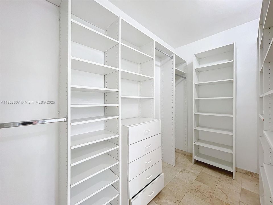 待售: $1,950,000 (6 贝兹, 3 浴室, 3203 平方英尺)