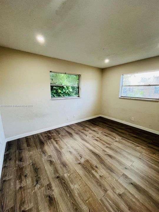 For Rent: $1,850 (2 beds, 1 baths, 3732 Square Feet)