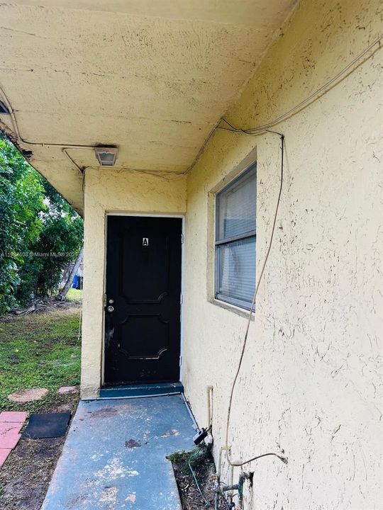 For Rent: $1,850 (2 beds, 1 baths, 3732 Square Feet)