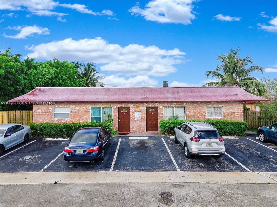 For Rent: $1,850 (2 beds, 1 baths, 3732 Square Feet)