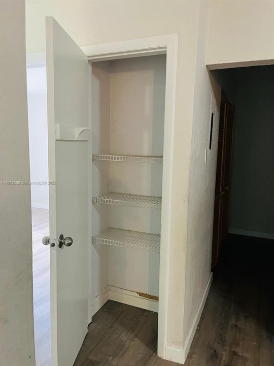 For Rent: $1,850 (2 beds, 1 baths, 3732 Square Feet)