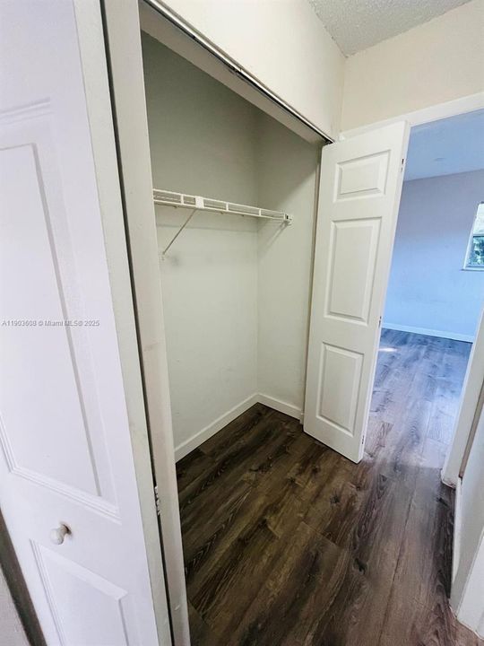 For Rent: $1,850 (2 beds, 1 baths, 3732 Square Feet)