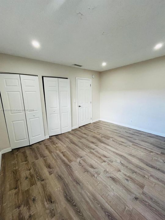 For Rent: $1,850 (2 beds, 1 baths, 3732 Square Feet)