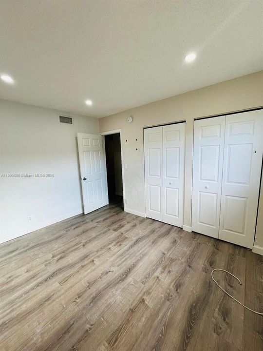 For Rent: $1,850 (2 beds, 1 baths, 3732 Square Feet)
