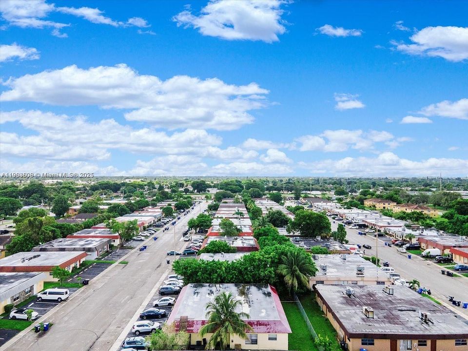 For Rent: $1,850 (2 beds, 1 baths, 3732 Square Feet)