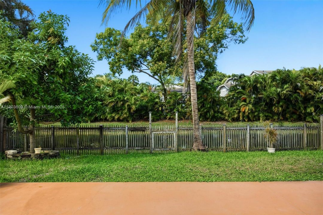 Active With Contract: $520,000 (3 beds, 2 baths, 1660 Square Feet)