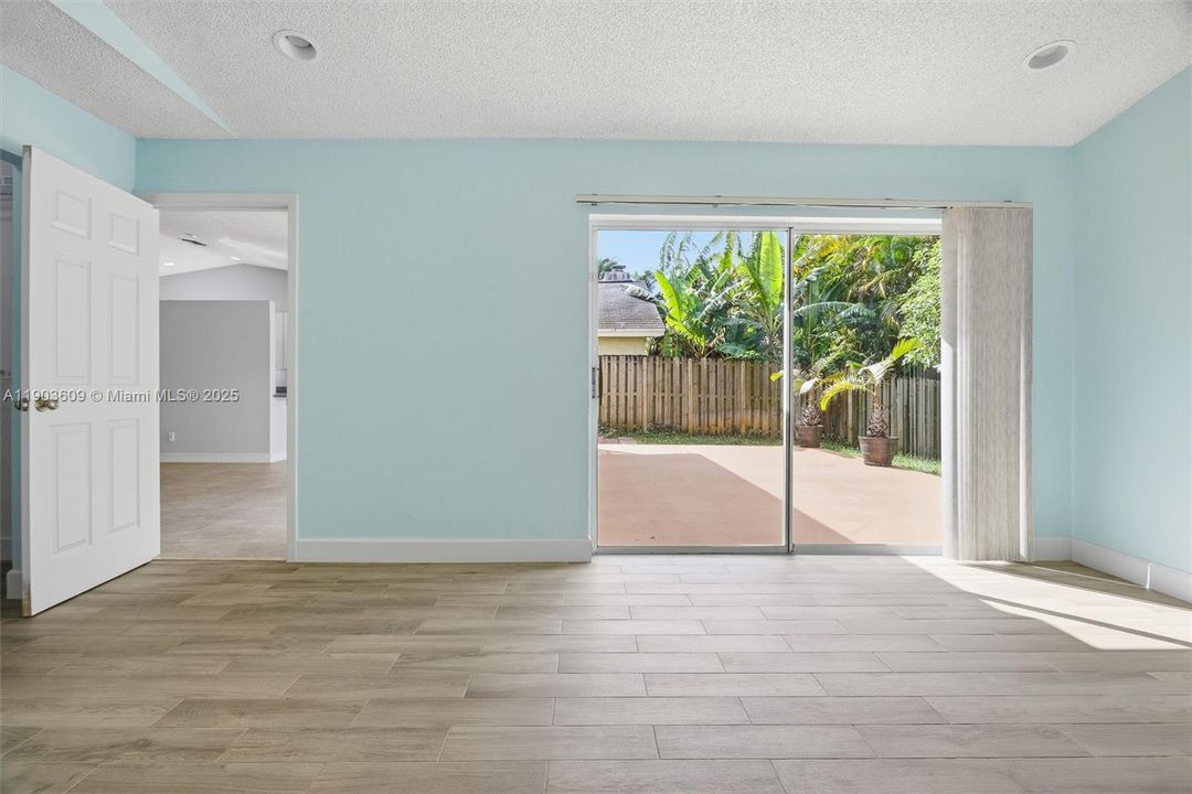 Active With Contract: $520,000 (3 beds, 2 baths, 1660 Square Feet)