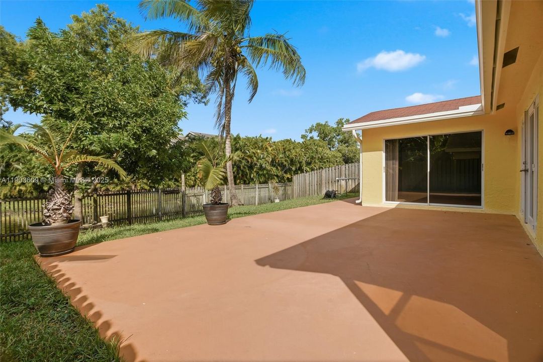 Active With Contract: $520,000 (3 beds, 2 baths, 1660 Square Feet)