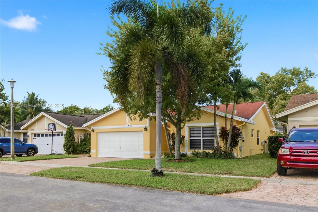 Active With Contract: $520,000 (3 beds, 2 baths, 1660 Square Feet)