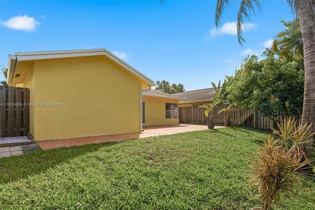 Active With Contract: $520,000 (3 beds, 2 baths, 1660 Square Feet)