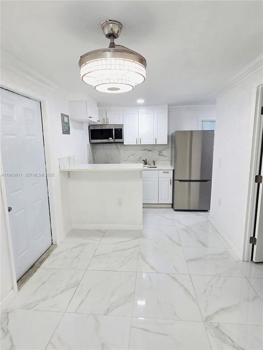 For Rent: $1,400 (1 beds, 1 baths, 1368 Square Feet)