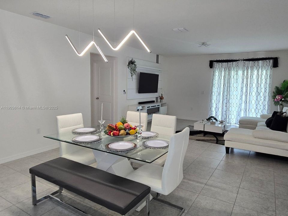 For Sale: $335,800 (3 beds, 2 baths, 1680 Square Feet)