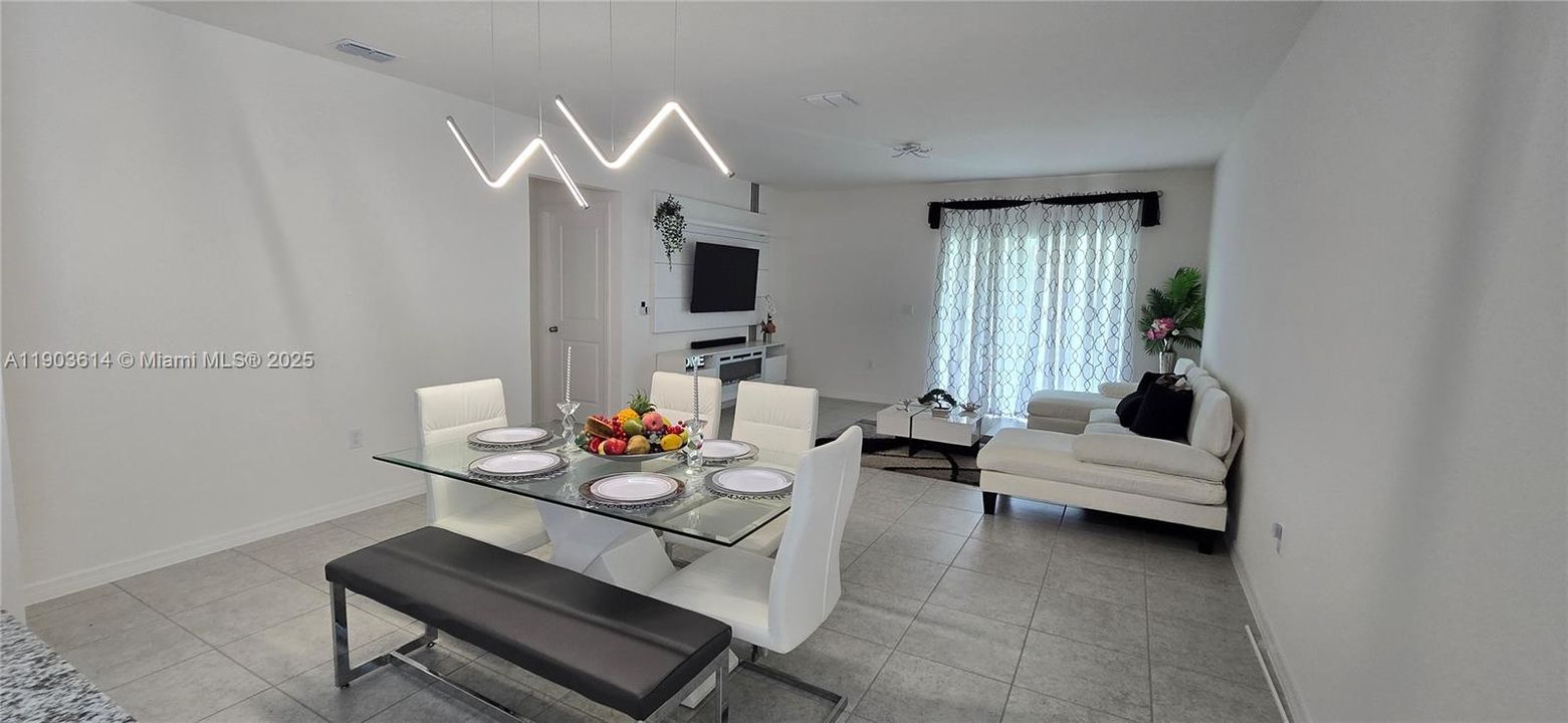 For Sale: $335,800 (3 beds, 2 baths, 1680 Square Feet)