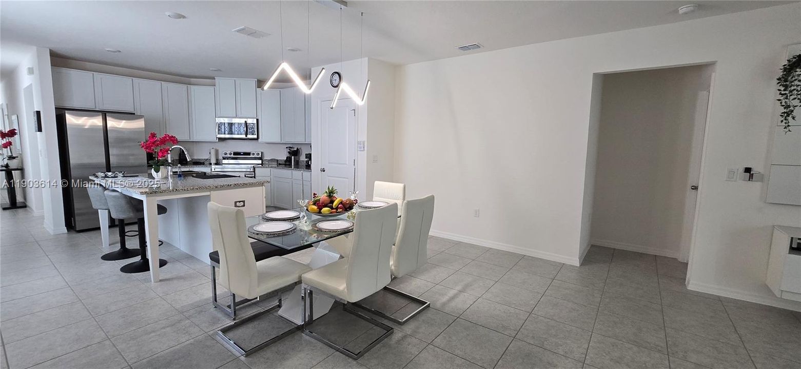 For Sale: $335,800 (3 beds, 2 baths, 1680 Square Feet)