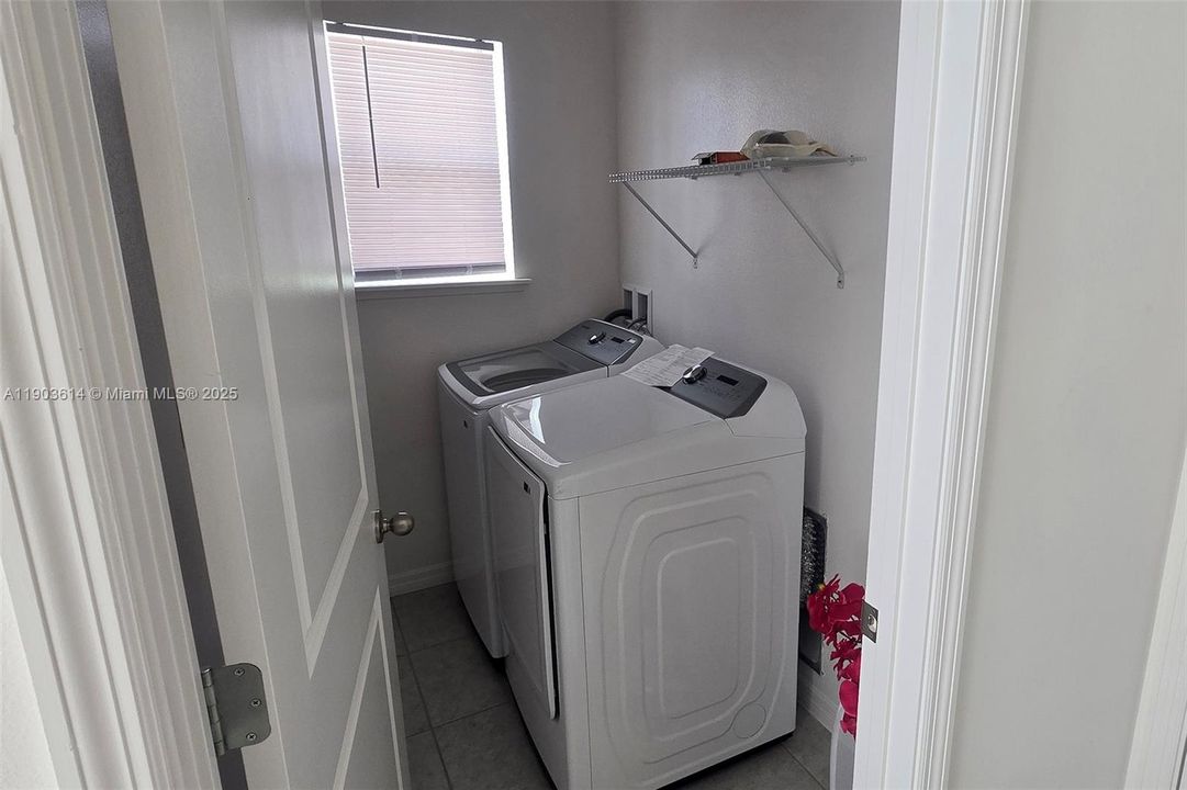 For Sale: $335,800 (3 beds, 2 baths, 1680 Square Feet)