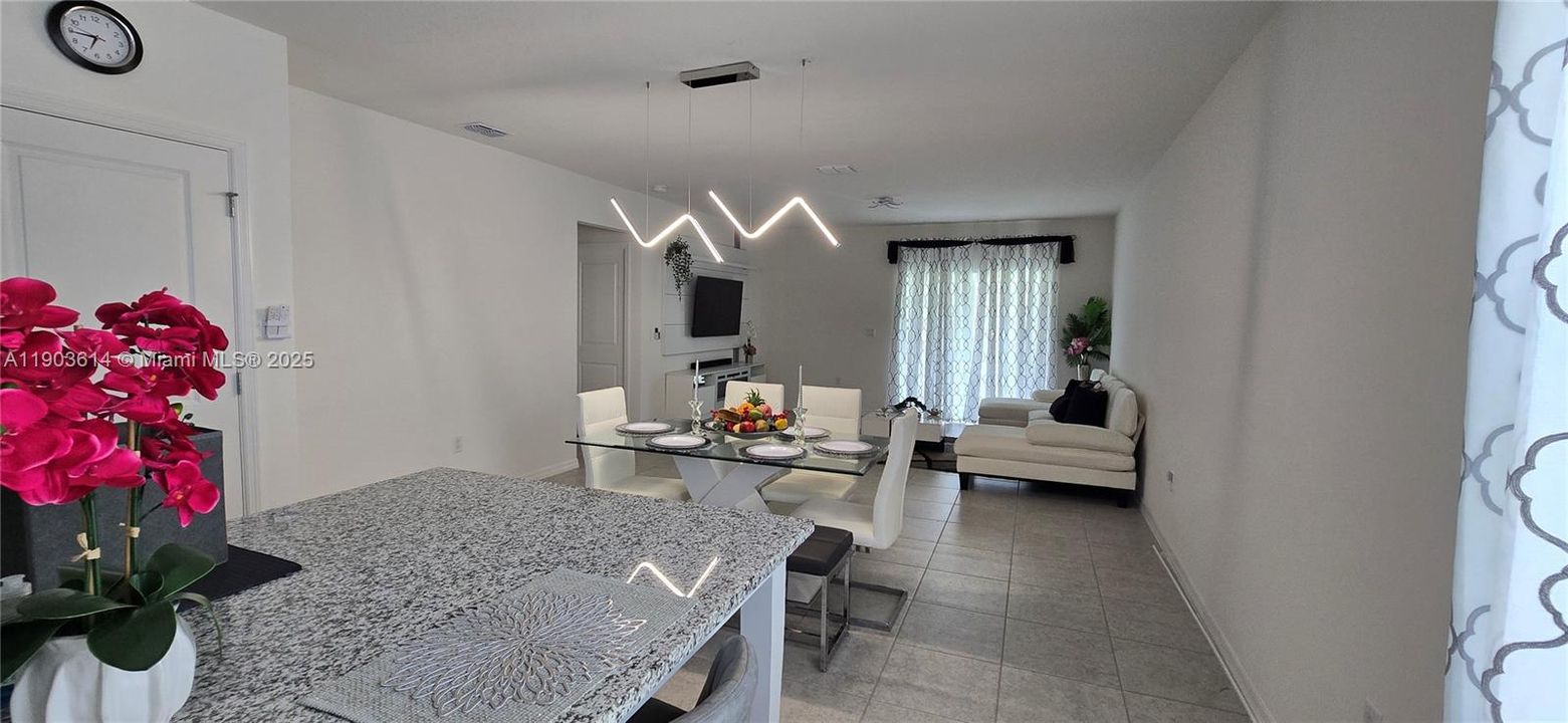 For Sale: $335,800 (3 beds, 2 baths, 1680 Square Feet)