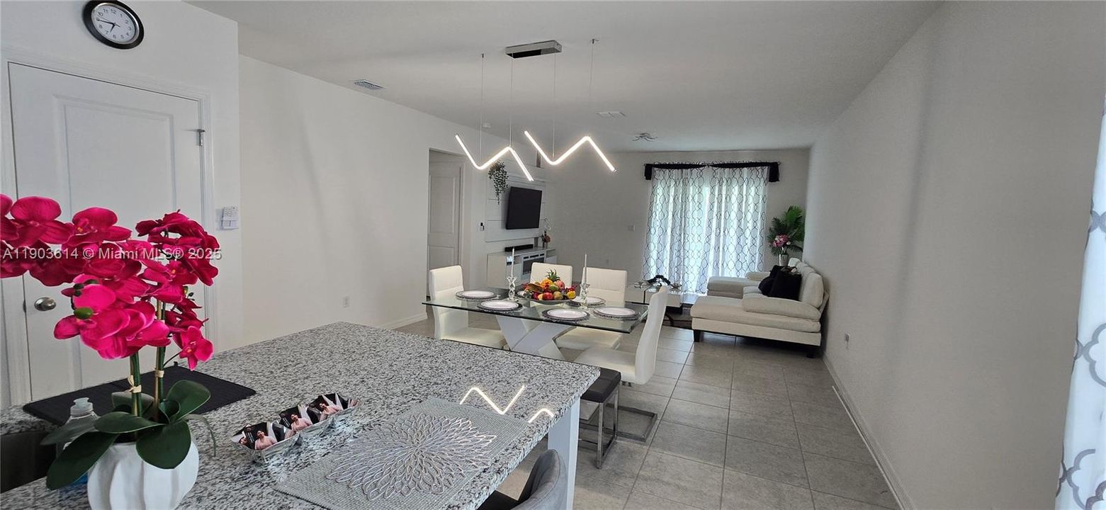 For Sale: $335,800 (3 beds, 2 baths, 1680 Square Feet)