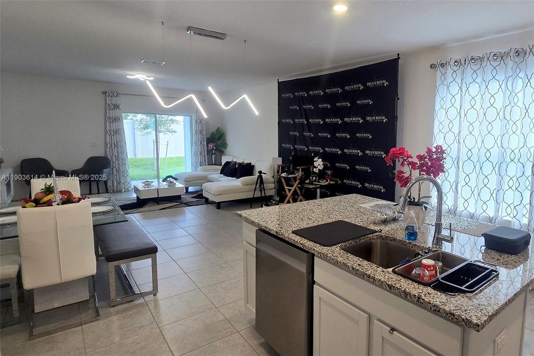 For Sale: $335,800 (3 beds, 2 baths, 1680 Square Feet)