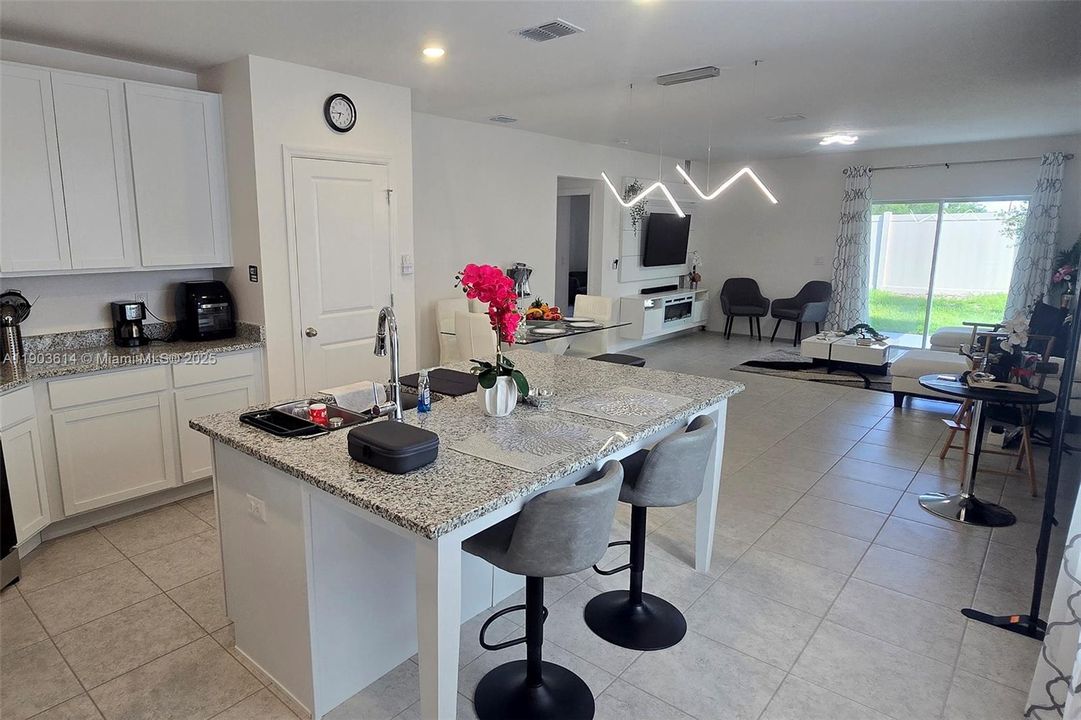 For Sale: $335,800 (3 beds, 2 baths, 1680 Square Feet)