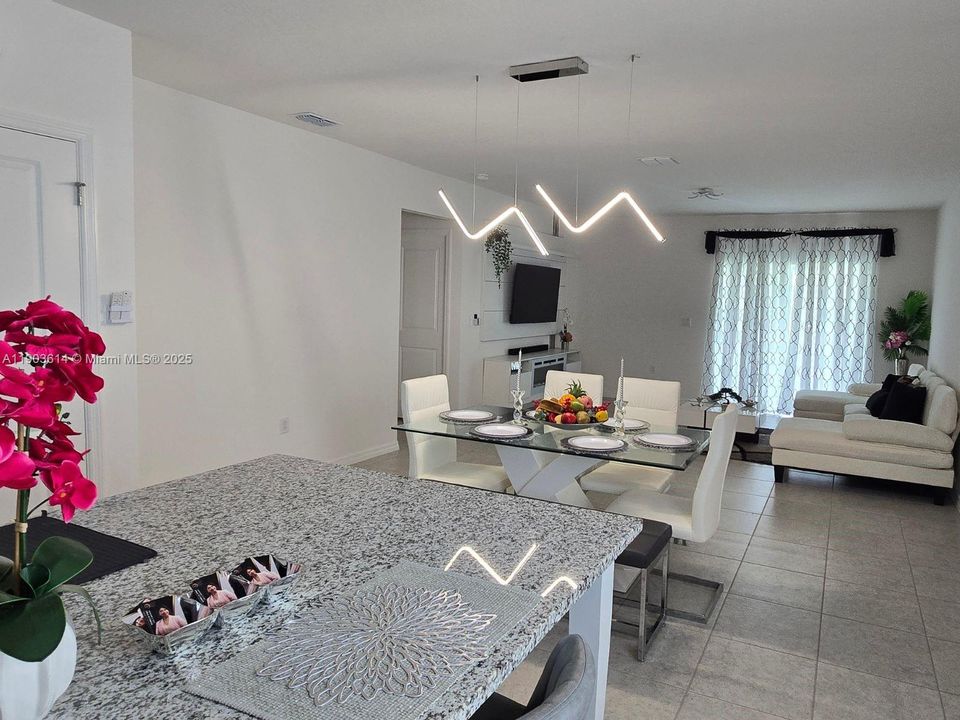 For Sale: $335,800 (3 beds, 2 baths, 1680 Square Feet)