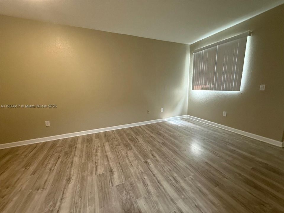 Active With Contract: $1,770 (2 beds, 2 baths, 914 Square Feet)