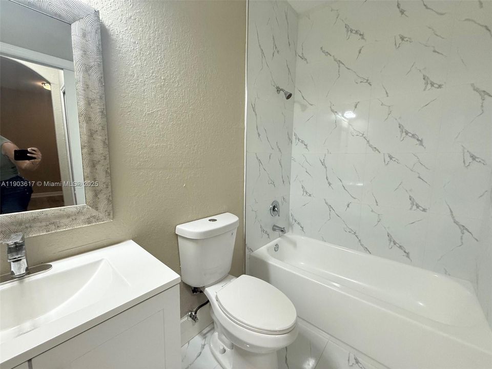 Active With Contract: $1,770 (2 beds, 2 baths, 914 Square Feet)