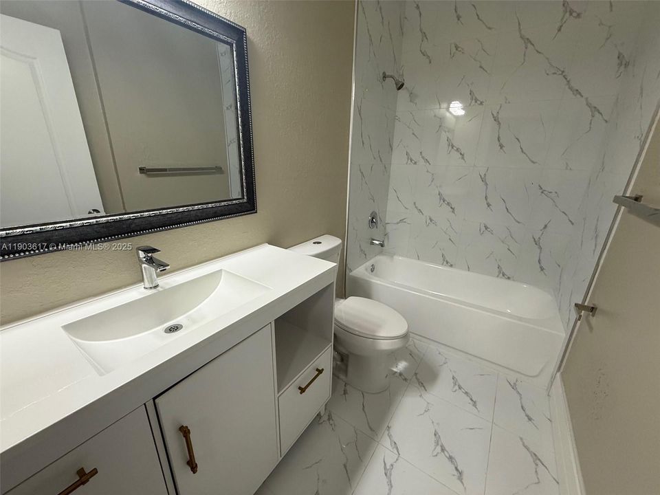 Active With Contract: $1,770 (2 beds, 2 baths, 914 Square Feet)