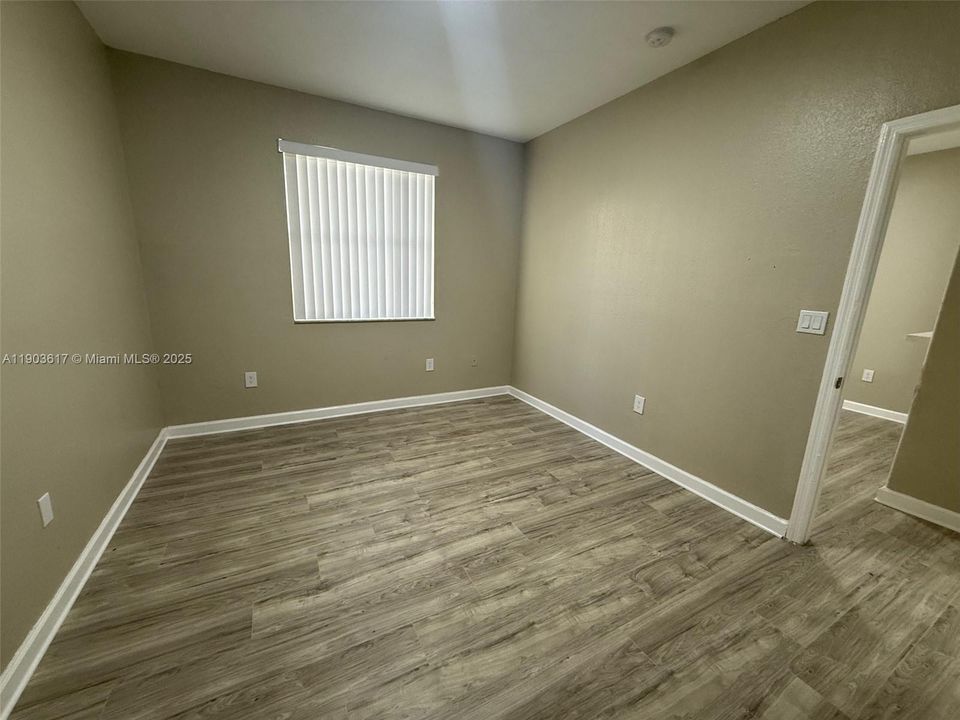 Active With Contract: $1,770 (2 beds, 2 baths, 914 Square Feet)