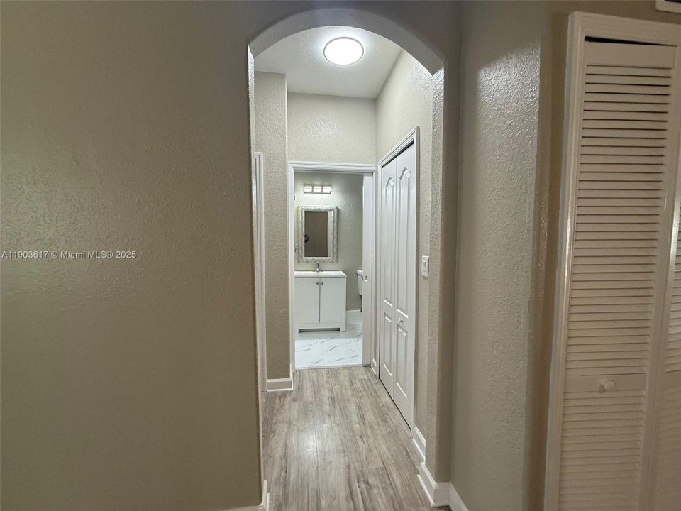 Active With Contract: $1,770 (2 beds, 2 baths, 914 Square Feet)