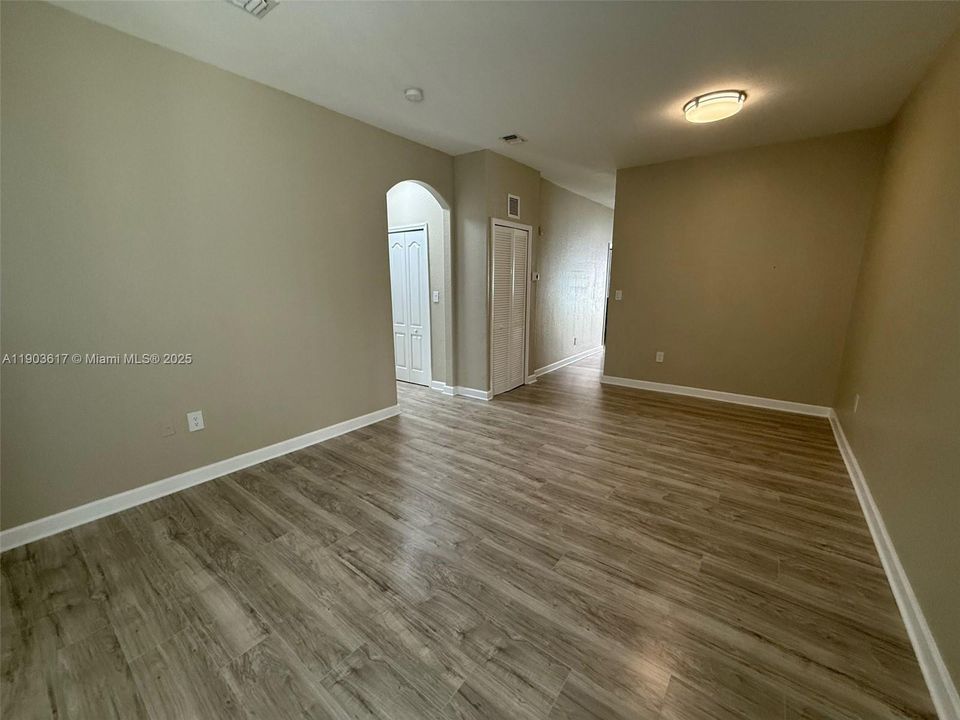 Active With Contract: $1,770 (2 beds, 2 baths, 914 Square Feet)